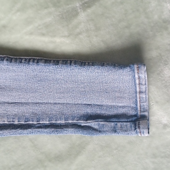 Crocker Denim Lightwash Skinny Jeans With A Double Button Womans Size 3 - Picture 6 of 11
